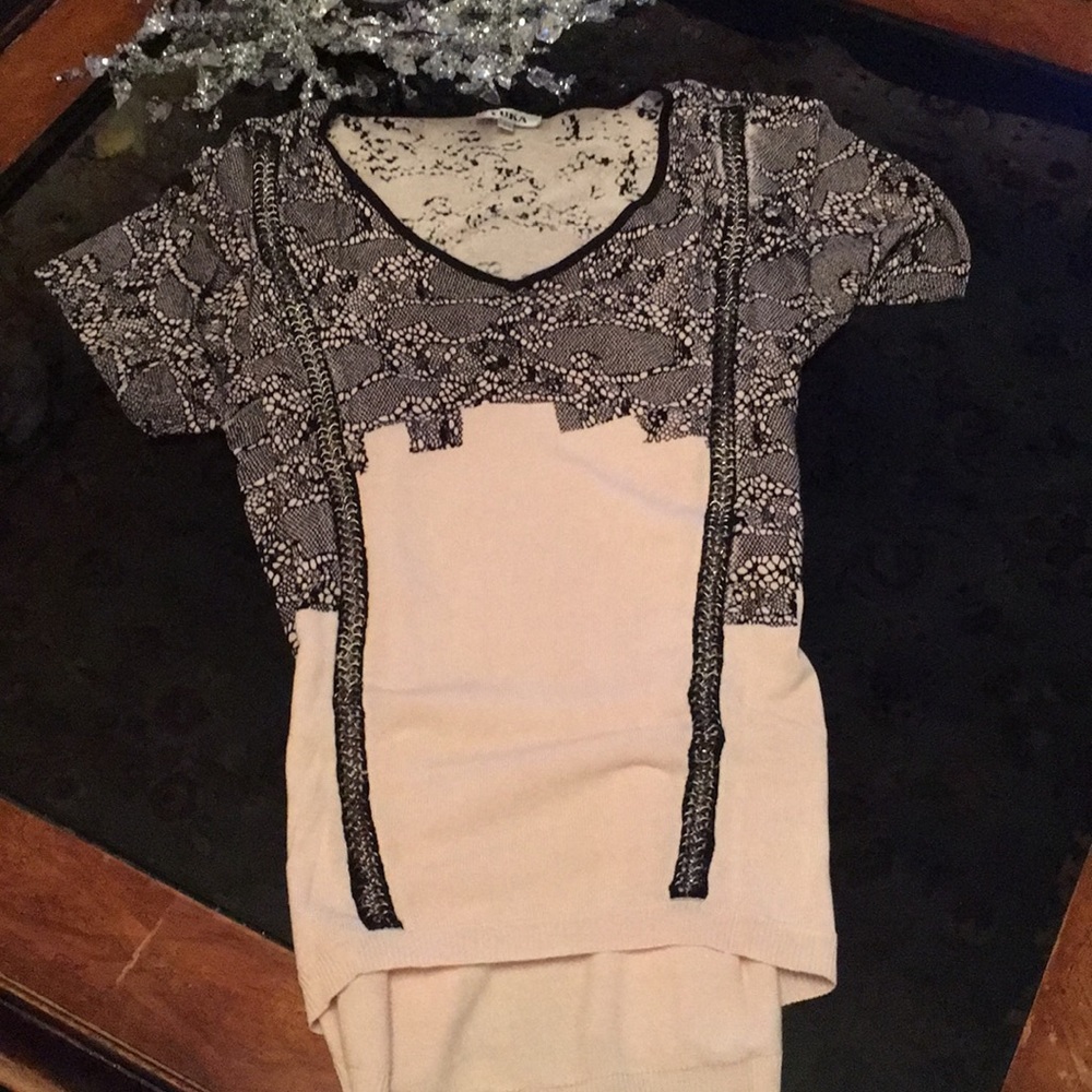 NWOT - Yuka Accented Top - Nordstrom (oversized)